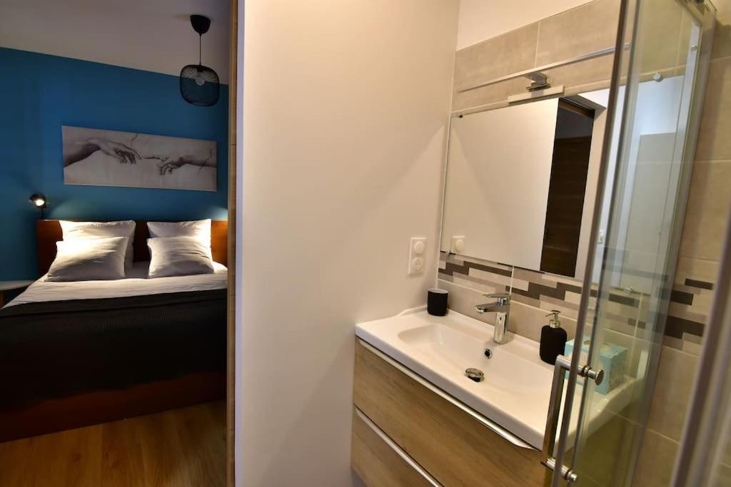 Le 46 - T2 Renove, Confortable Proche Centre-ville Apartment Montlucon